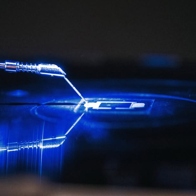 Perovskite-silicon tandem solar cells with superior operational stability